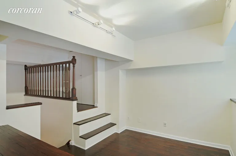 New York City Real Estate | View 130 Barrow Street, 406 | room 5 | View 6