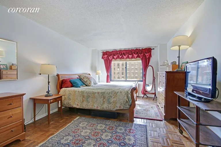 New York City Real Estate | View 201 West 70th Street, 11F | Sunny, Spacious Bedroom | View 4