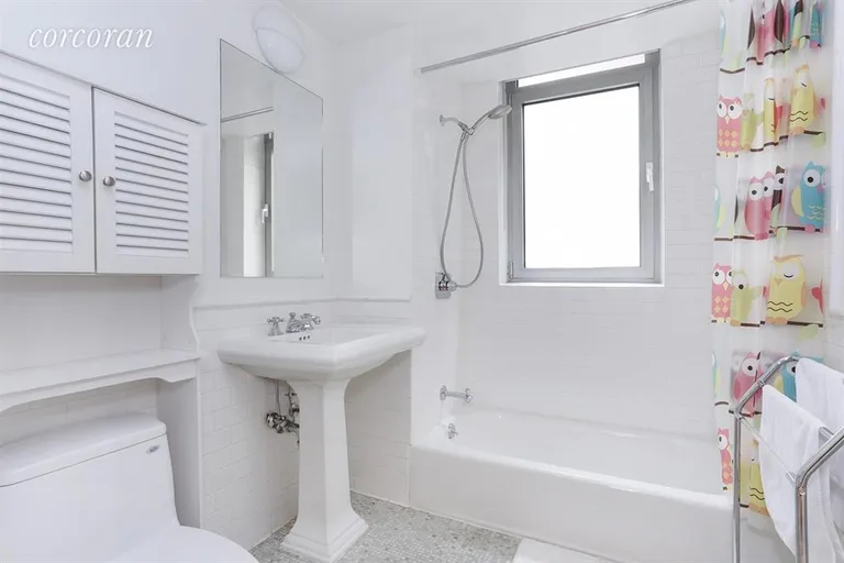 New York City Real Estate | View 224 West 18th Street, 5A | Second Bathroom | View 9