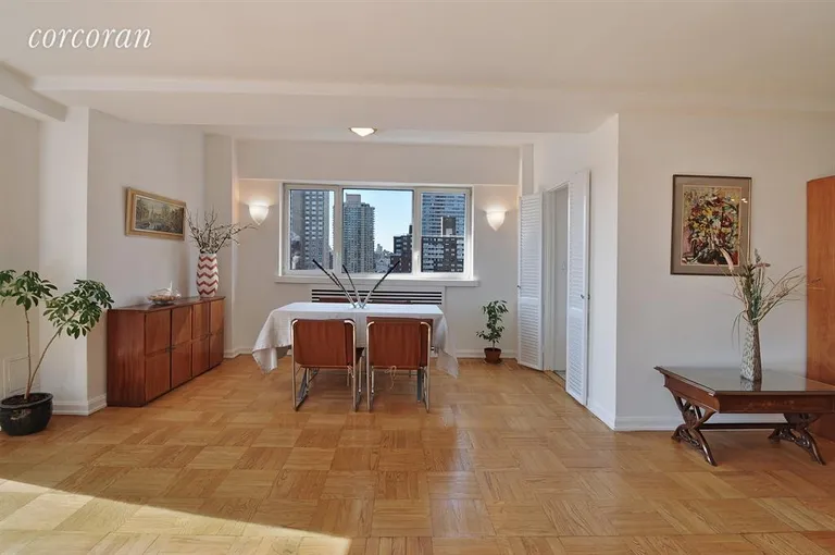 New York City Real Estate | View 45 East End Avenue, 16F | Dining Room | View 3