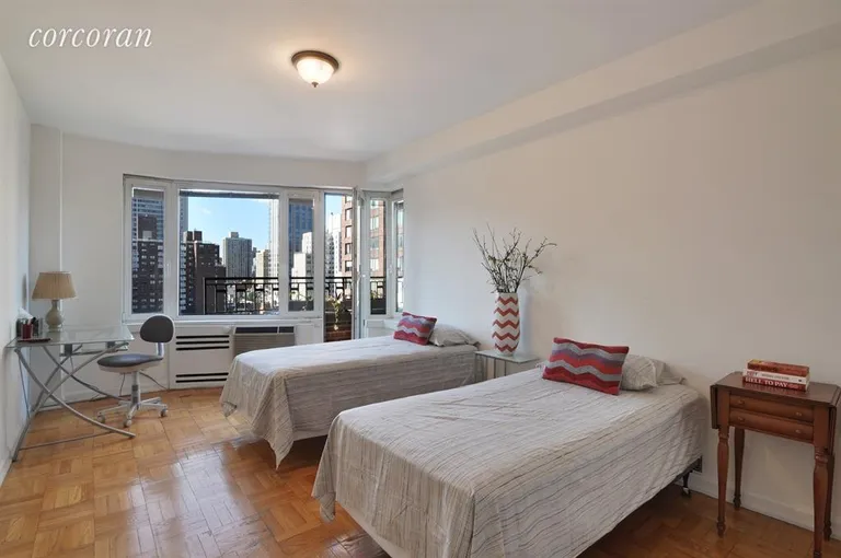 New York City Real Estate | View 45 East End Avenue, 16F | Bedroom | View 5