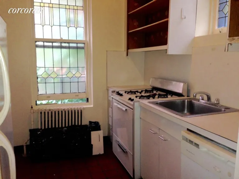 New York City Real Estate | View 121 8th Avenue, 2R | room 2 | View 3
