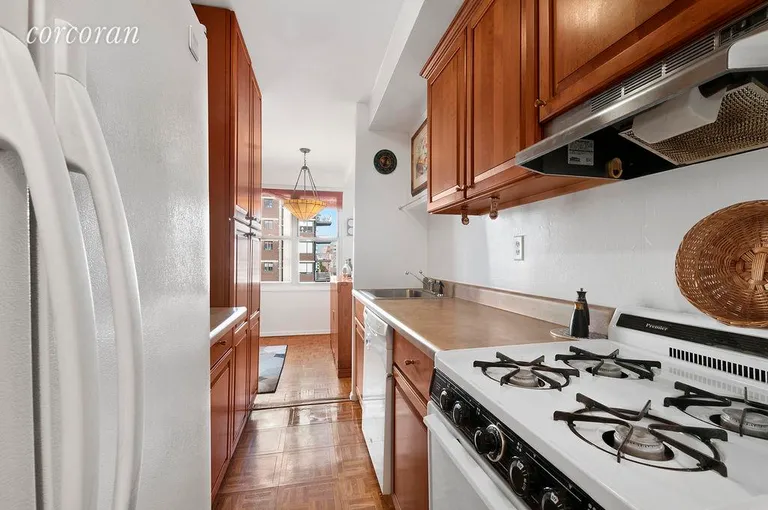 New York City Real Estate | View 400 East 85th Street, 18F | 3 | View 4