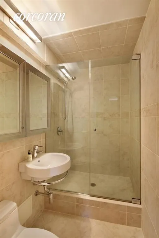 New York City Real Estate | View 401 East 86th Street, 7C1 | Renovated Master Bathroom | View 5