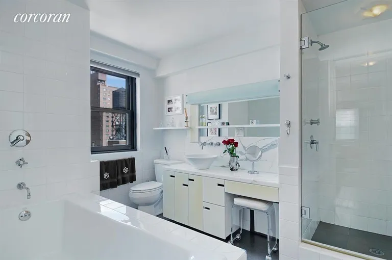 New York City Real Estate | View 201 East 21st Street, 14EF | Master Bathroom | View 6