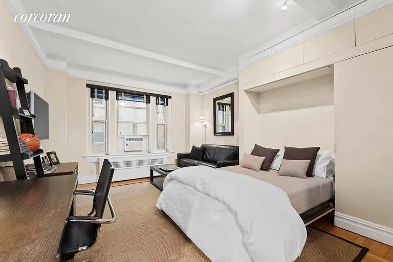 New York City Real Estate | View 24 Fifth Avenue, 817 | 2 | View 2
