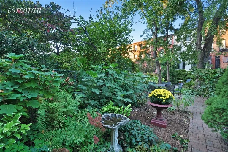 New York City Real Estate | View 121 Lincoln Place | Garden | View 8