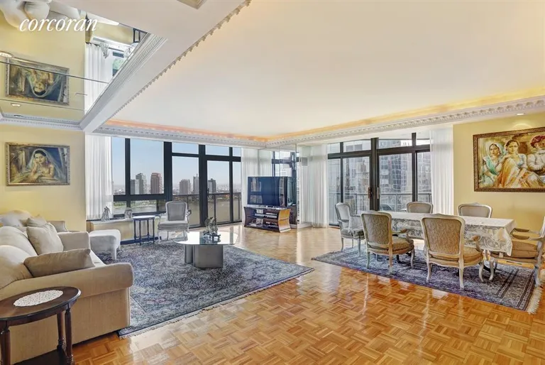 New York City Real Estate | View 100 United Nations Plaza, 27B | 2 Beds, 2 Baths | View 1