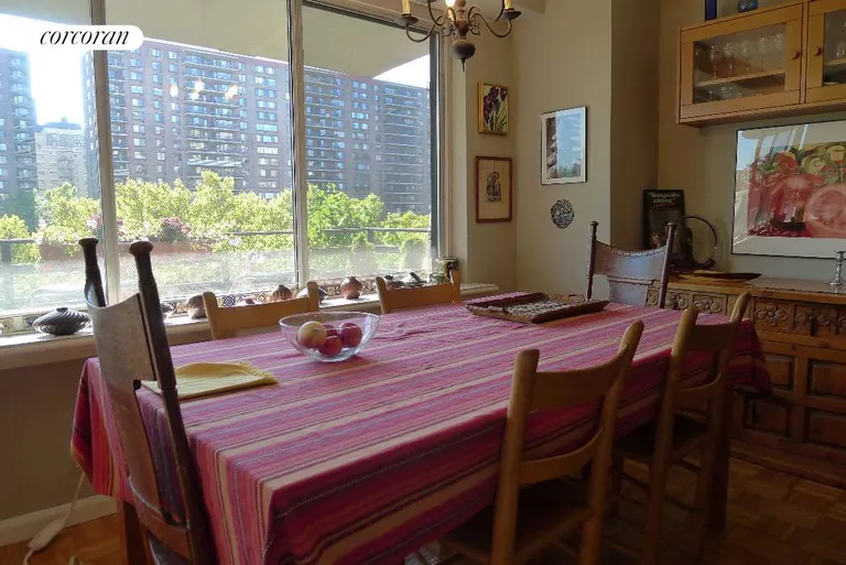 New York City Real Estate | View 400 Central Park West, 7B | Sit down dinner! | View 3