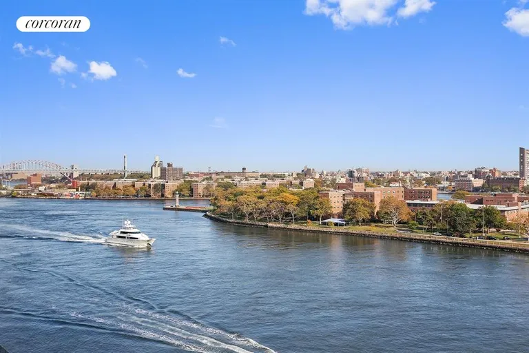 New York City Real Estate | View 25 East End Avenue, 10C | East River Views | View 6