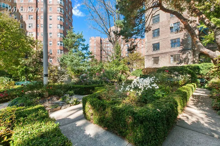 New York City Real Estate | View 116 Pinehurst Avenue, M-31 | Rose Garden | View 7