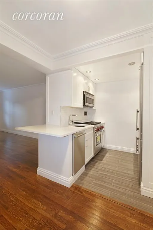 New York City Real Estate | View 100 Bank Street, 4J | Kitchen / Living Room | View 7