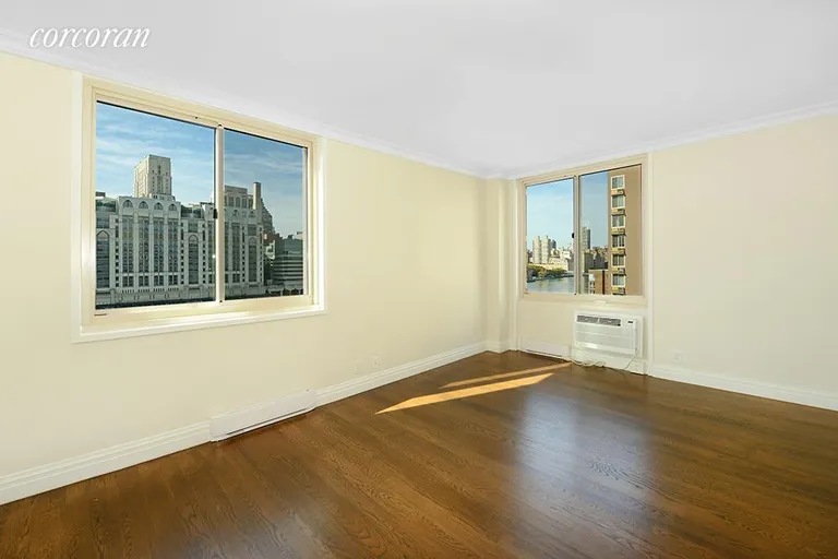 New York City Real Estate | View 555 Main Street, 804 | room 3 | View 4