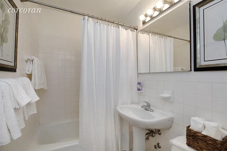 New York City Real Estate | View 435 East 77th Street, 10E | Bathroom | View 6