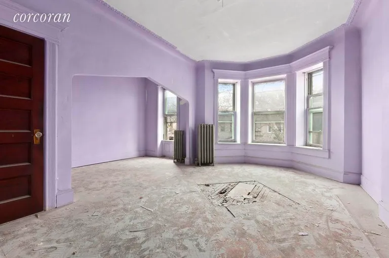 New York City Real Estate | View 139 Maple Street | 5UpstairsFoyer | View 6