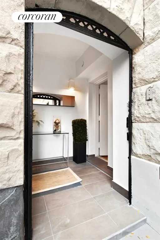 New York City Real Estate | View 58 West 87th Street, A | A Cozy vestibule leads you home. | View 4