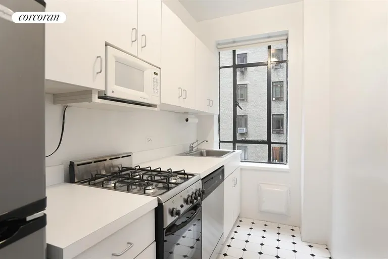 New York City Real Estate | View 25 Central Park West, 9G | Kitchen | View 4