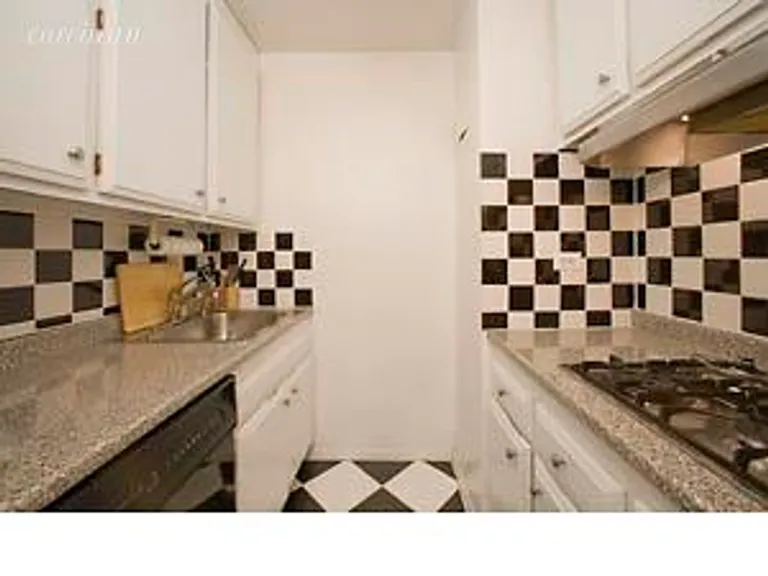 New York City Real Estate | View 7 East 14th Street, 1102 | room 2 | View 3