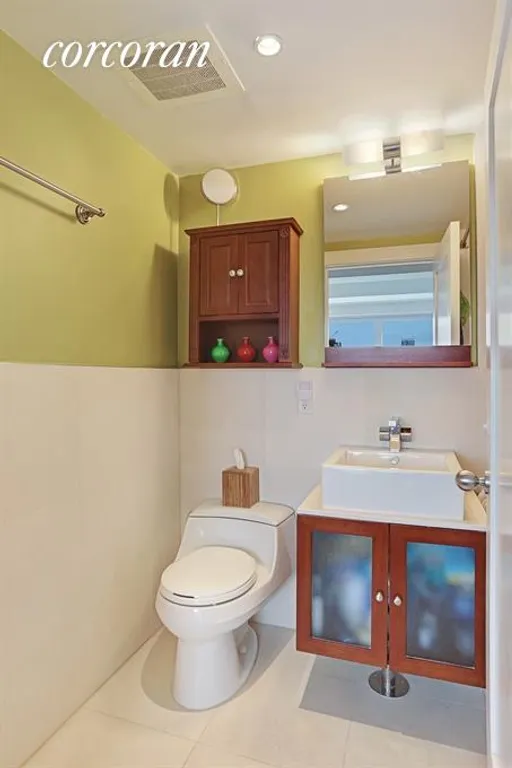 New York City Real Estate | View 302 2Nd Street, 11K | Master Bathroom | View 9