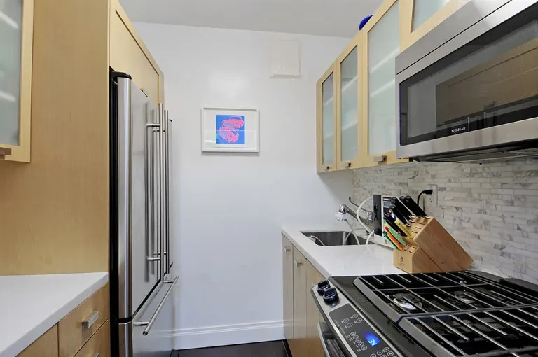 New York City Real Estate | View 212 East 47th Street, 15C | Kitchen | View 4