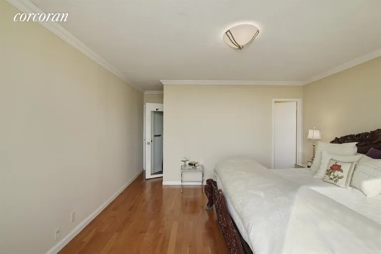 New York City Real Estate | View 115 East 87th Street, 39E | Master Bedroom w/Walk-in-closet +1; and Bathroom | View 7