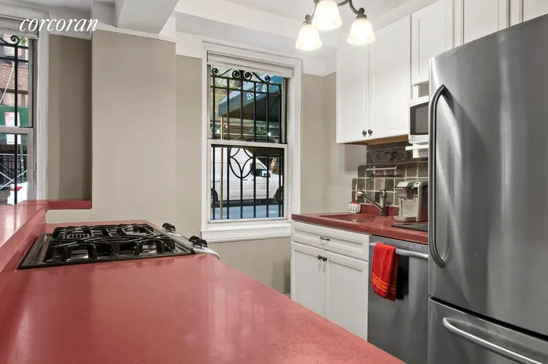 New York City Real Estate | View 155 East 49th Street, 1A | 4 | View 2