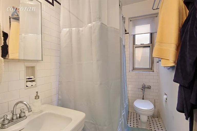 New York City Real Estate | View 210 West 19th Street, 5E | Bathroom | View 4