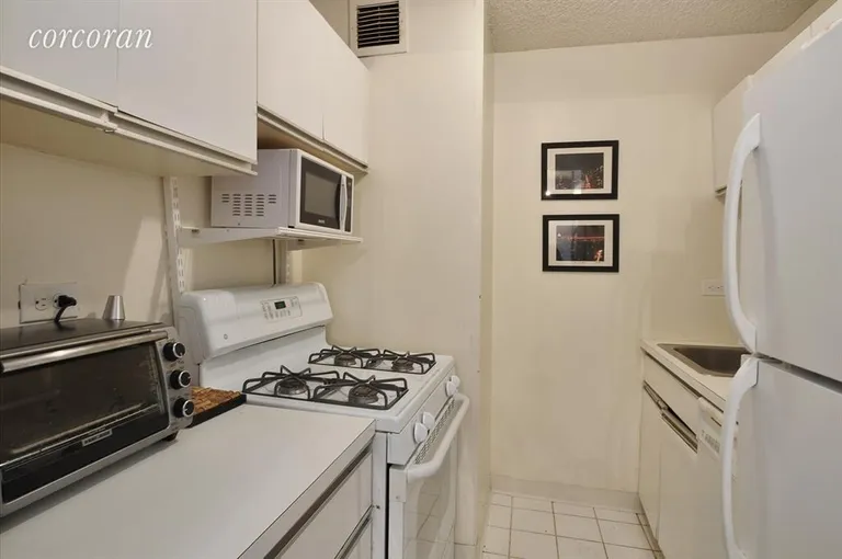 New York City Real Estate | View 404 East 79th Street, 18E | Kitchen | View 3
