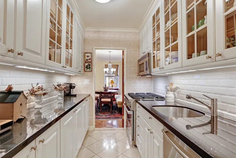 New York City Real Estate | View 1025 Fifth Avenue, 5DS | Kitchen | View 2