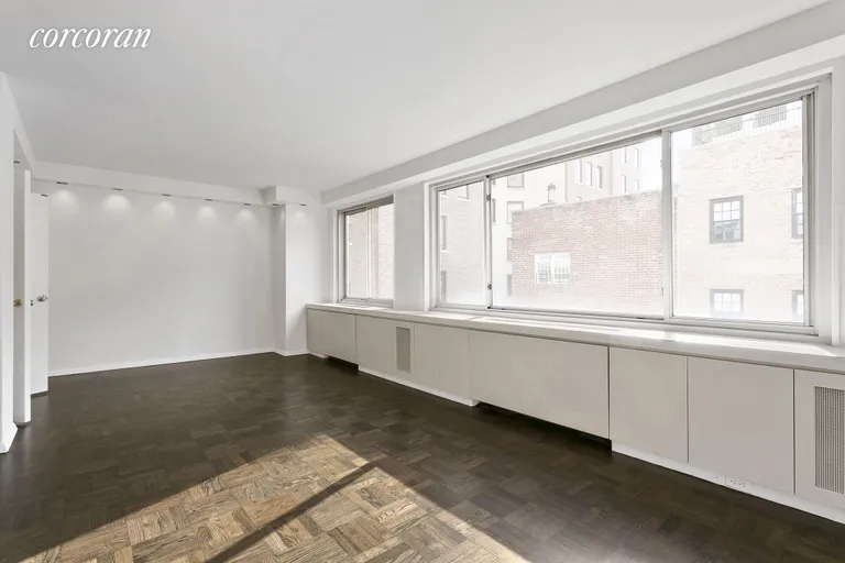 New York City Real Estate | View 10 East 70th Street, 7B | room 3 | View 4