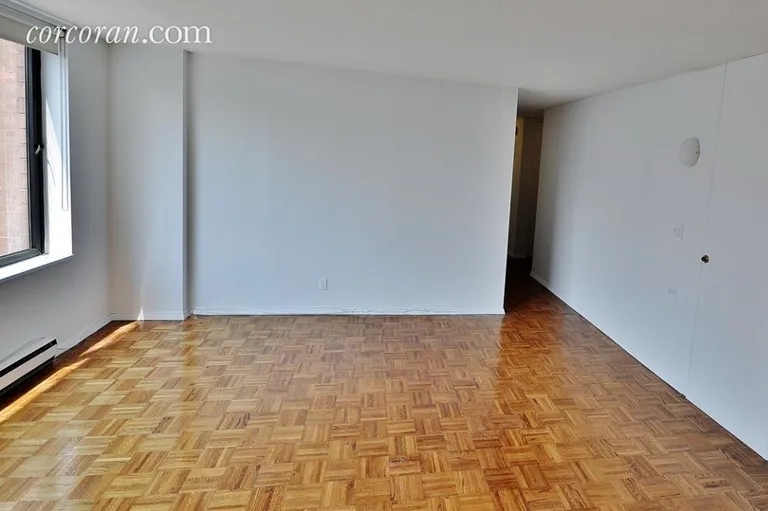 New York City Real Estate | View 1619 Third Avenue, 6J | room 4 | View 5