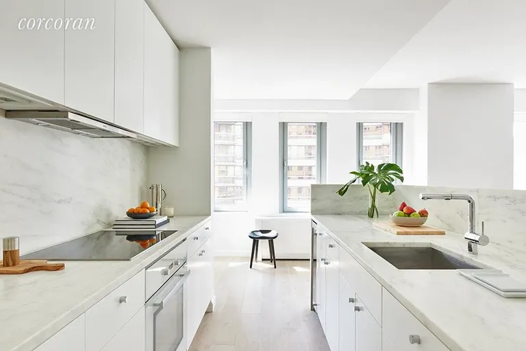 New York City Real Estate | View 200 East 62Nd Street, 16A | room 2 | View 3
