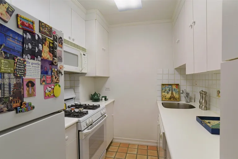 New York City Real Estate | View 370 Ocean Parkway, 9F | Cheerful kitchen | View 4