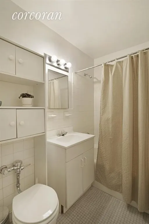 New York City Real Estate | View 201 East 66th Street, 6P | Bathroom | View 5