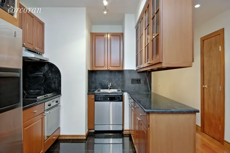 New York City Real Estate | View 20 West 72Nd Street, 1609 | room 2 | View 3