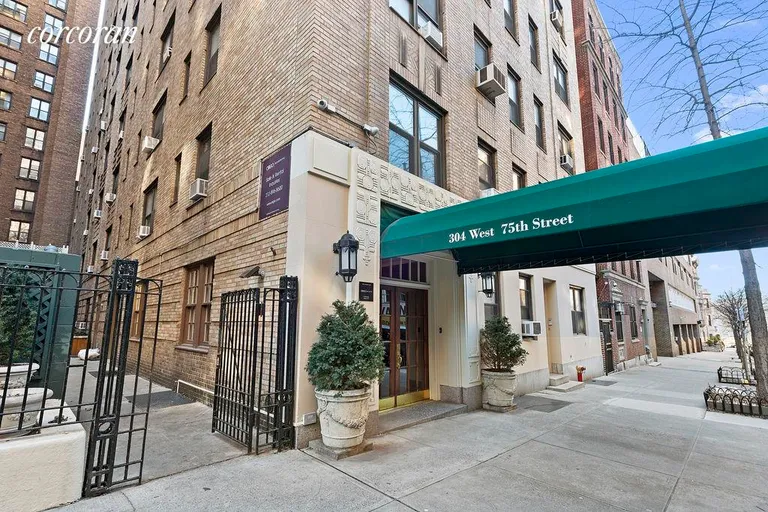 New York City Real Estate | View 304 West 75th Street, 15F | 4 | View 4