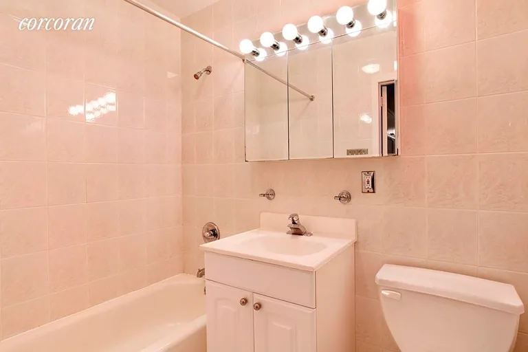 New York City Real Estate | View 27 Washington Square North, 2D | room 3 | View 4