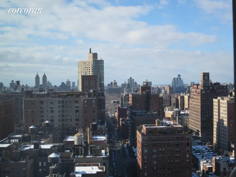 New York City Real Estate | View 200 East 94th Street, 2715 | Central Park | View 2