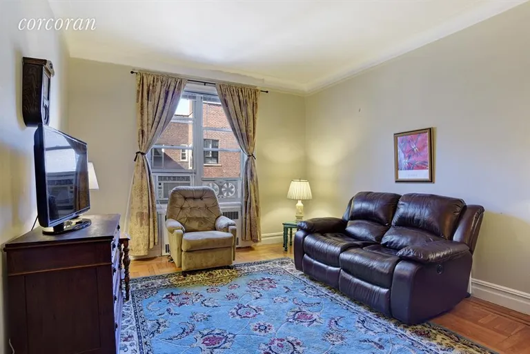 New York City Real Estate | View 140 8th Avenue, 5G | Living Room | View 2