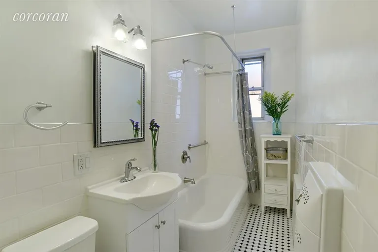 New York City Real Estate | View 140 8th Avenue, 5G | Bathroom | View 3