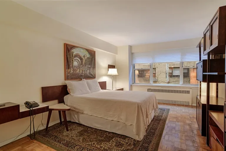 New York City Real Estate | View 1025 Fifth Avenue, 5AS | Master Bedroom | View 4