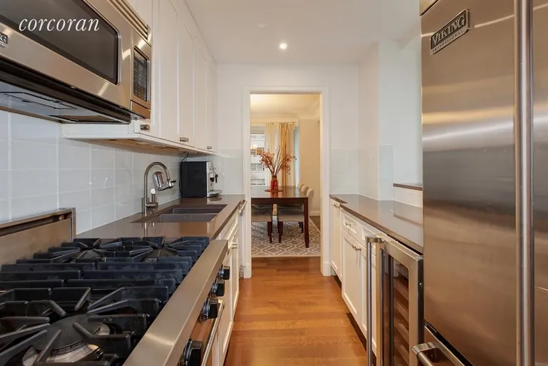 New York City Real Estate | View 200 East 66th Street, A507 | Kitchen | View 7