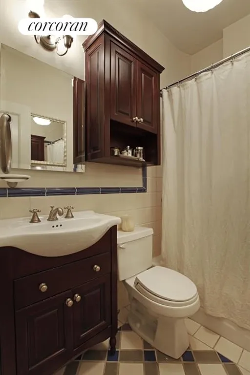 New York City Real Estate | View 11 West 81st Street, 8C | Beautifully-renovated bathroom | View 5