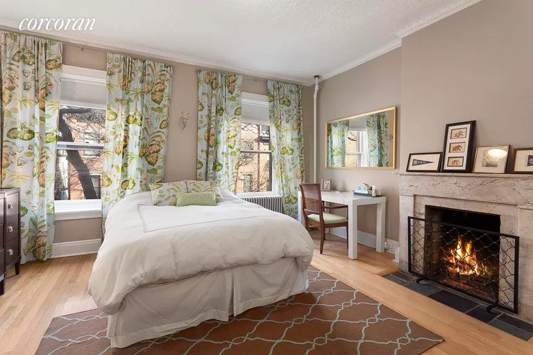 New York City Real Estate | View 162 Columbia Heights, 4 | East facing, spacious bedroom | View 4