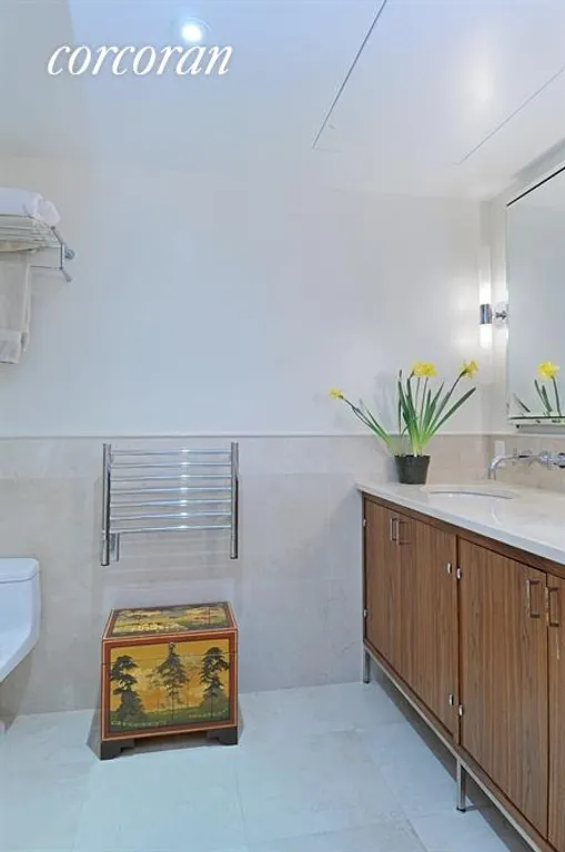 New York City Real Estate | View 200 East 66th Street, E701 | Bathroom | View 5