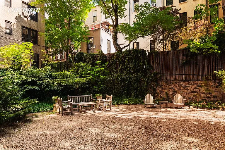 New York City Real Estate | View 333 East 68th Street, 7E | Courtyard garden | View 8