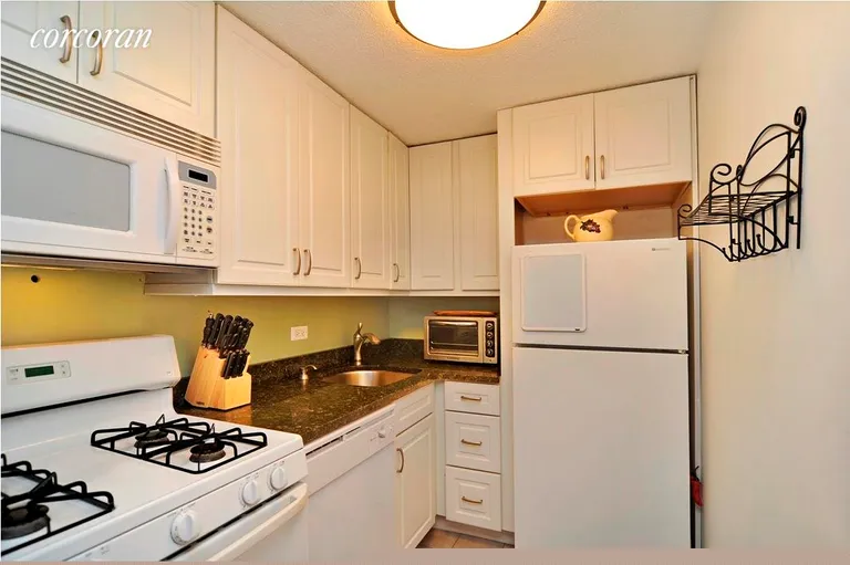 New York City Real Estate | View 403 East 62Nd Street, 8D | Kitchen with full-size appliances | View 2