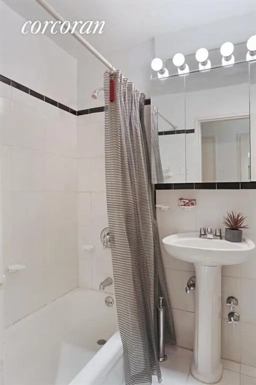 New York City Real Estate | View 435 East 85th Street, 2G | Bathroom | View 3