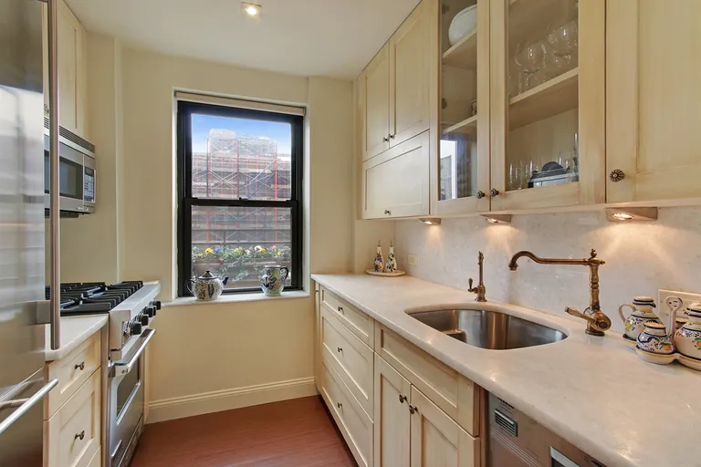 New York City Real Estate | View 11 Riverside Drive, PH17CE | Kitchen | View 3