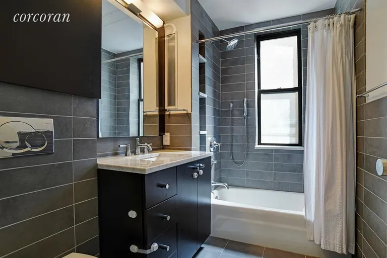 New York City Real Estate | View 557 4th Street, 3R | Full Bathroom | View 7